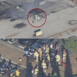 2 de@d and 18 injured as plane crashes into roof of factory building (video)