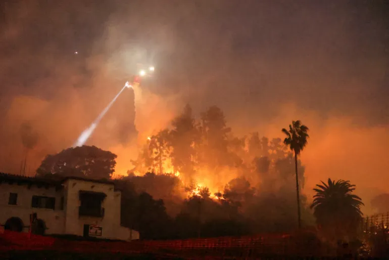 Los Angeles wildfires: Five k!lled as wildfire sweeps through California (photos)