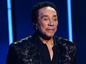Singer Smokey Robinson sued for s3xual battery by 4 former housekeepers