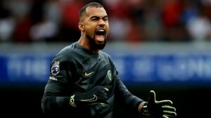 Sánchez exit looms? Chelsea consider other goalkeeper options