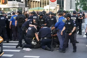 Over 80 arrested during anti-ICE protest in New York (video)