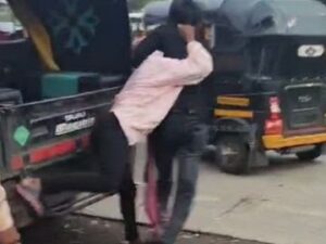 Two men forcefully abduct woman in broad daylight while people watched (video)