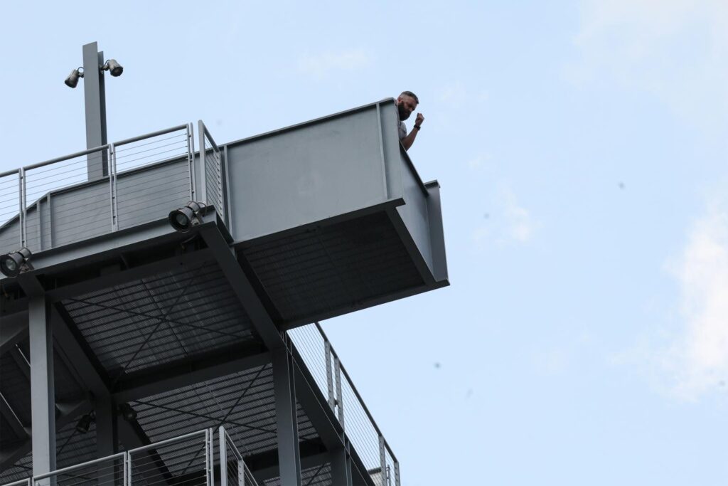 Museum visitor commits su!cide by jumping to his de@th