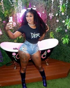 Influencer Lola Doll sh0t in car