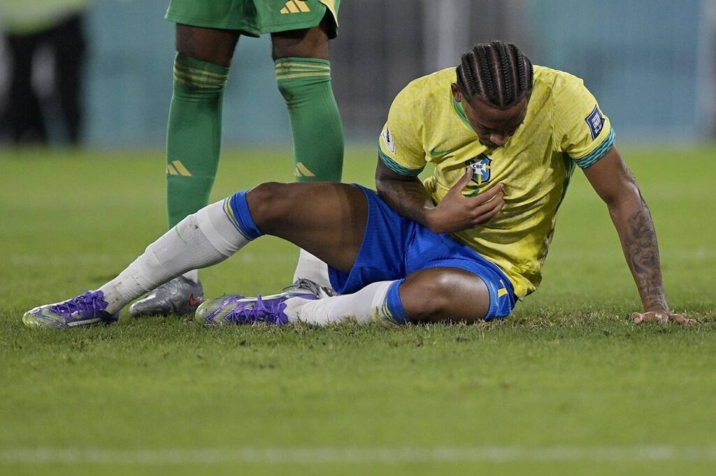 João Pedro vomits during Brazil World Cup qualifier against Chile