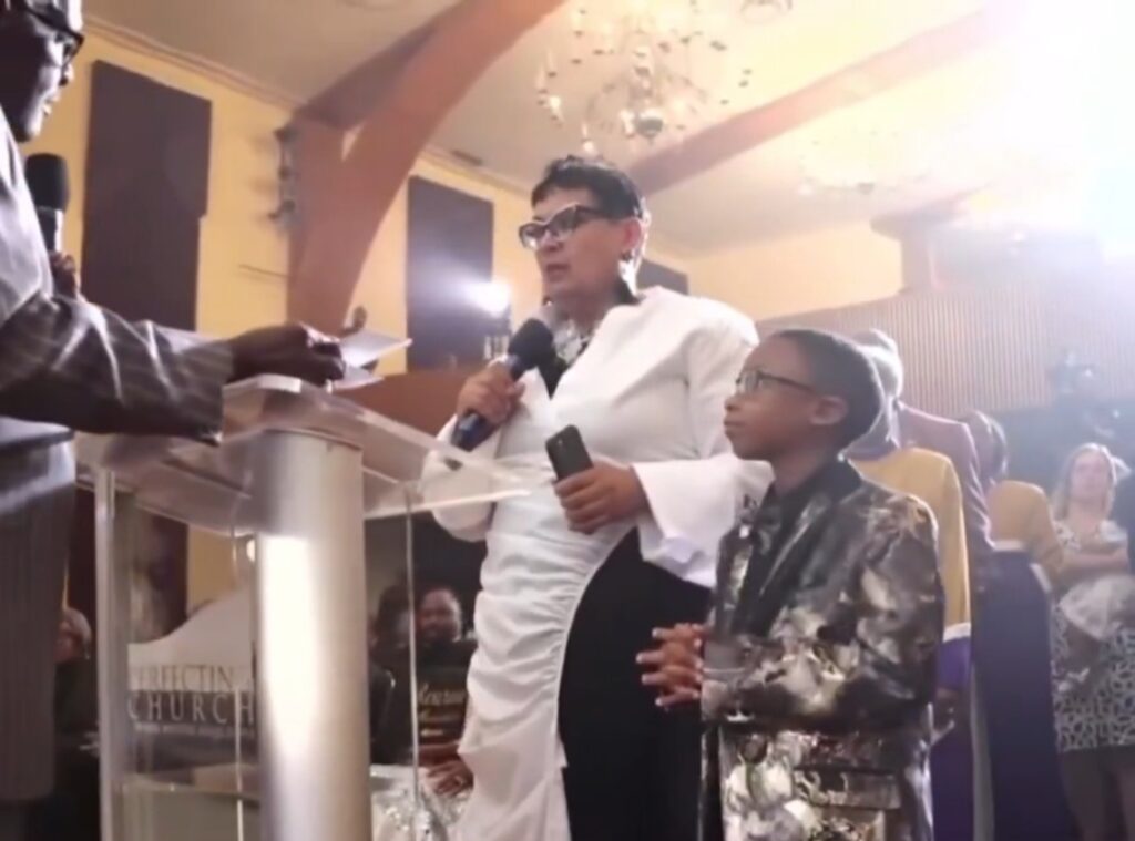 US Bishop Marvin Winans berates a woman and her son in front of congregation for donating $1235 when he asked for $2000 donation (video)