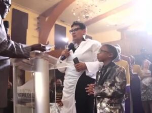 US Bishop Marvin Winans berates a woman and her son in front of congregation for donating $1235 when he asked for $2000 donation (video)