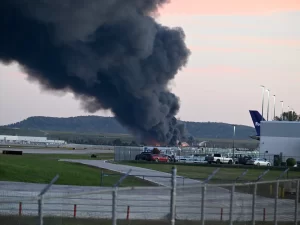 At least seven people k!lled after UPS cargo plane crash in Kentucky (Video)