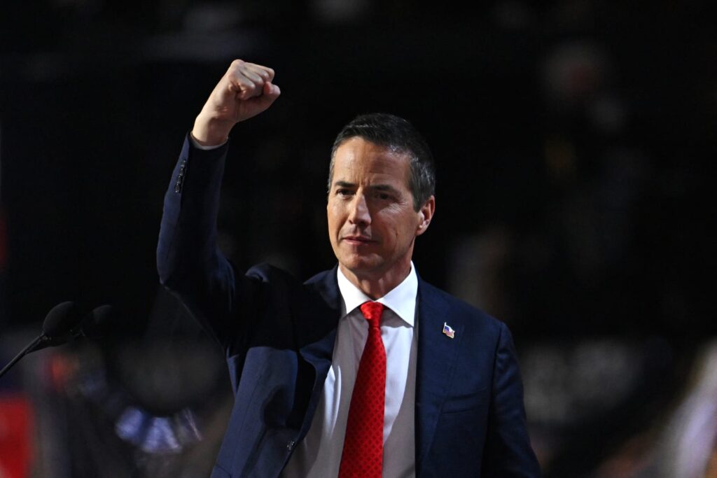 US Senator proposes bill to end dual citizenship