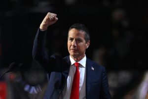 US Senator proposes bill to end dual citizenship