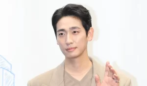 Actor Yoon Park and wife welcome their first child