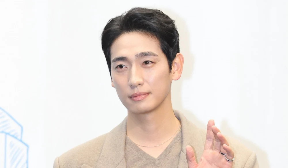 Actor Yoon Park and wife welcome their first child