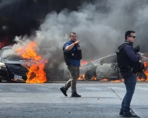 Chaos engulfs Mexican Airports and cities after Cartel Leader ‘El Mencho’ is k!lled (Videos)